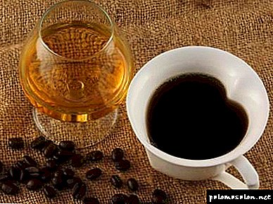 صبغ ، شطف ، قناع الشفاء - والأمر كله يتعلق بالقهوة!
