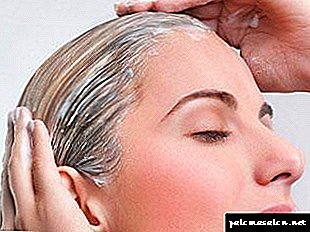 Bagaimana cara mencuci rambut Anda dengan sabun ketombe?